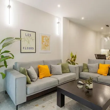 Modern Prime Location In Center شقة